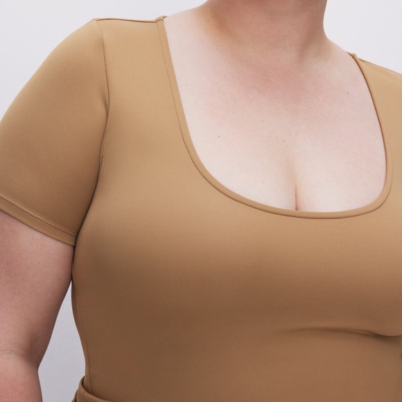 Good American: Scoop Neck Crop Scuba Knit T-shirt - Picture 8 of 11